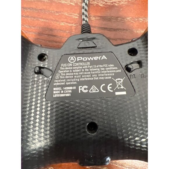 PowerA Xbox Fusion Wired Controller With Gold D-Pad For Xbox One & PC S3 - Picture 3 of 4